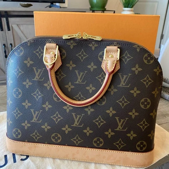 Louis Vuitton Alma - Picture 4 of 15